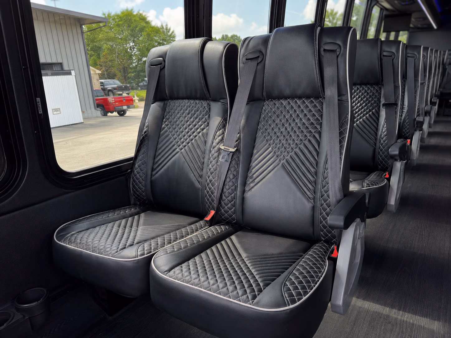 charter buses to valiant vineyards in vermillion a full day on i 29
